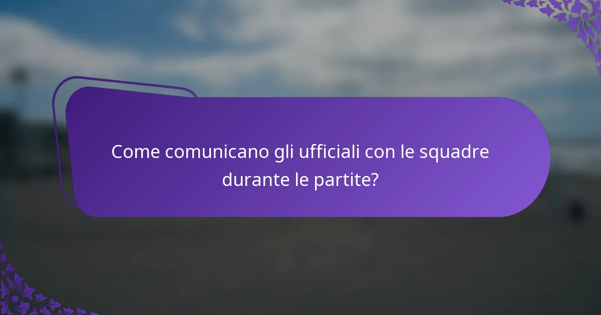 Come comunicano gli ufficiali con le squadre durante le partite?